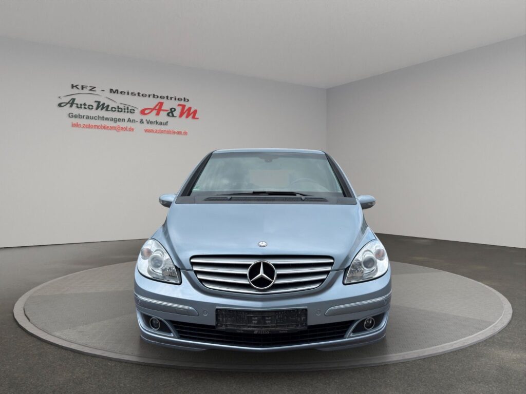 Mercedes-Benz B 180*